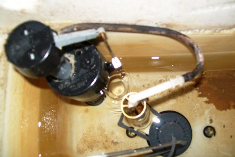 √ A Quick Guide on How to Repair Running Toilet • Housesumo.com