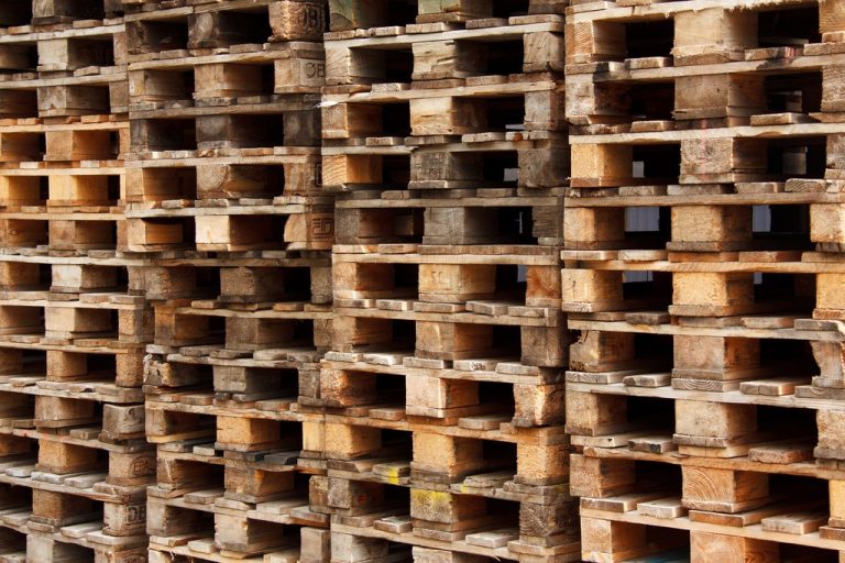 Pros and Cons of Wooden Pallets